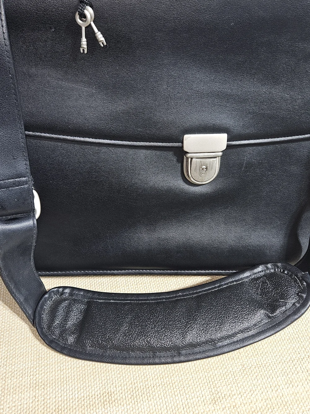 Toppers sleek black